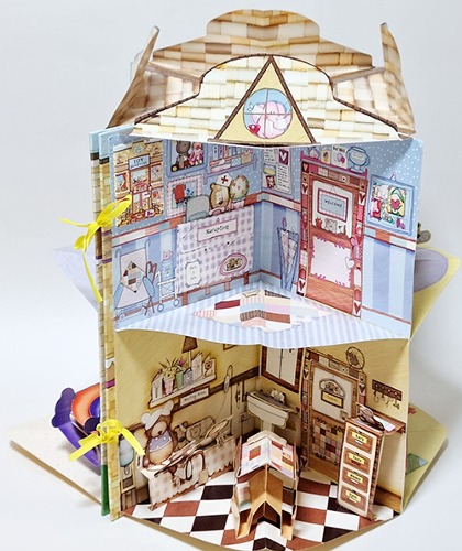 Toy Hospital: A 3-Dimensional Carousel Book(2006년 초판본)